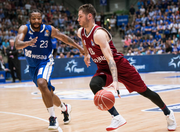 离开聚光灯 离开聚光灯